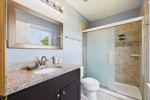 Bath - 2749 Stuart Kaplan Dr, Aurora, IL 60503 photo 1 of 2