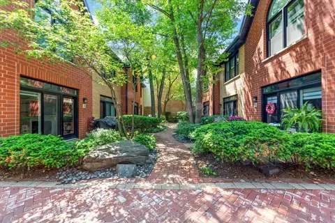 1801 W Diversey Pkwy #14, Chicago, IL 60614