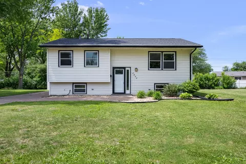 2602 Greenway Dr, Bettendorf, IA 52722