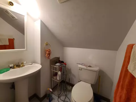 Bath - 8319 S Crandon Ave, Chicago, IL 60617 photo 2 of 2