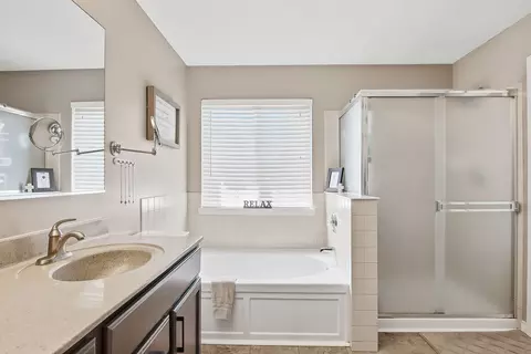 Bath - 4809 Joyce Ln, Mchenry, IL 60050 photo 3 of 6