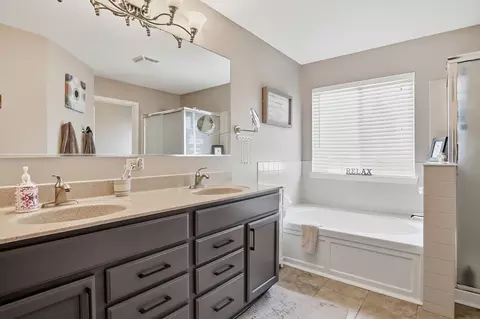 Bath - 4809 Joyce Ln, Mchenry, IL 60050 photo 2 of 6