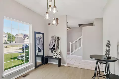 Entry Way - 4809 Joyce Ln, Mchenry, IL 60050 photo 2 of 3