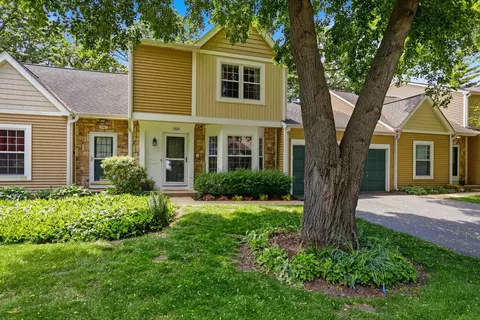 1945 Ozark Pkwy, Algonquin, IL 60102
