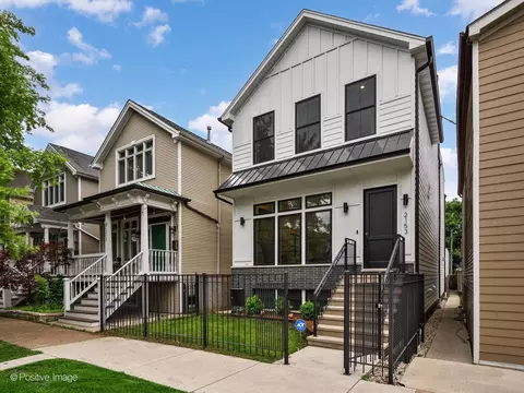 2153 W Fletcher St, Chicago, IL 60618