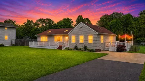 37883 N Watts Ave, Spring Grove, IL 60081
