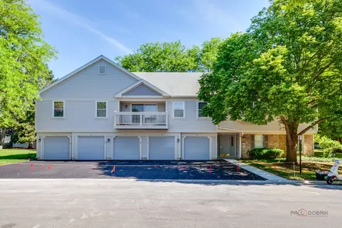 1209 Bradwell Ln #E, Mundelein, IL 60060