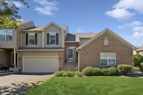 5223 Glenbrook Trl, Mchenry, IL 60050