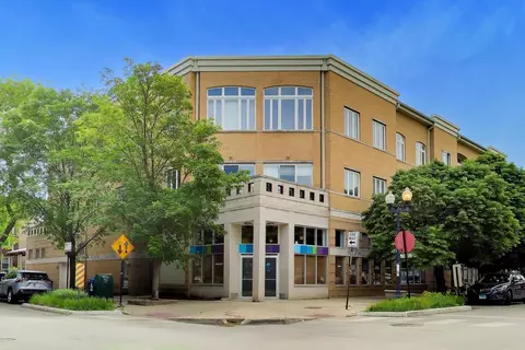 2555 W Leland Ave #305, Chicago, IL 60625