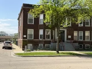 2833 W Walnut St W, Chicago, IL 60612