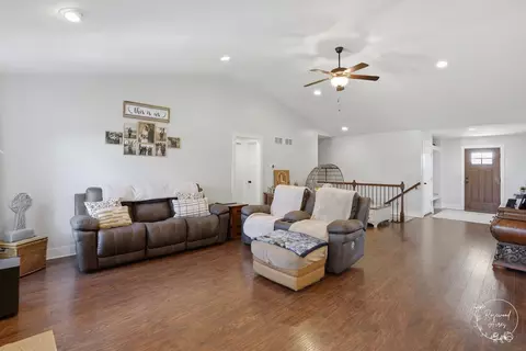 Entry Way - 434 Lantern Ct, Bourbonnais, IL 60914 photo 3 of 3