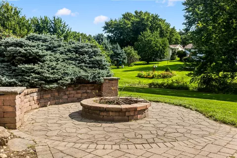 Exterior - 307 S Tombergs Dr, Eldridge, IA 52748 photo 6 of 10