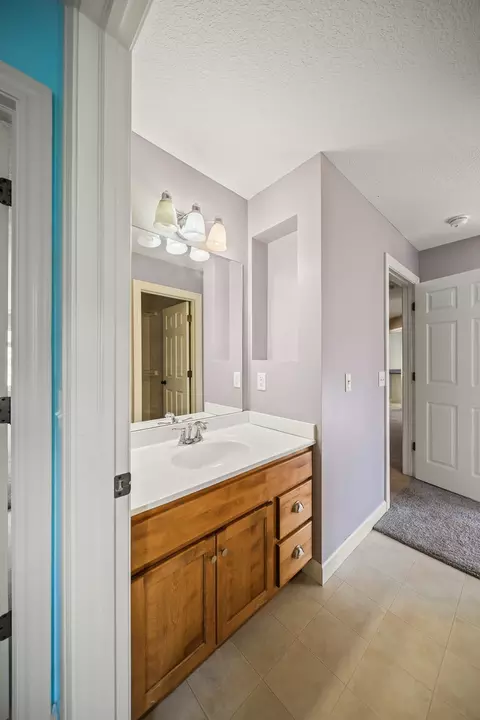 Bath - 307 S Tombergs Dr, Eldridge, IA 52748 photo 5 of 7