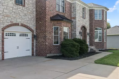 Exterior - 307 S Tombergs Dr, Eldridge, IA 52748 photo 3 of 10