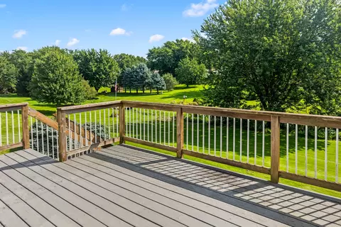 Exterior - 307 S Tombergs Dr, Eldridge, IA 52748 photo 7 of 10