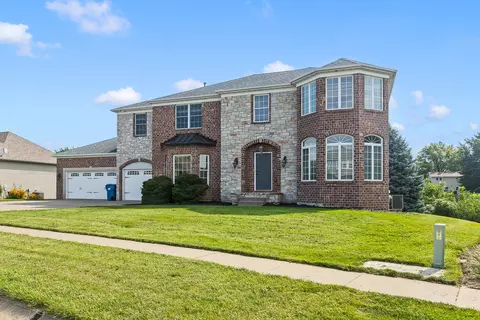 Exterior - 307 S Tombergs Dr, Eldridge, IA 52748 photo 2 of 10
