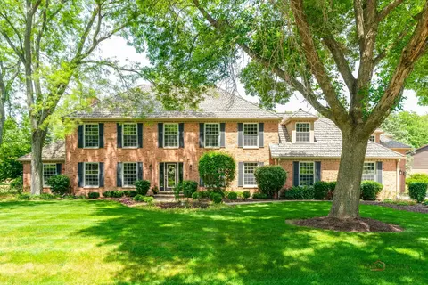 126 Schooner Ln, Lake Barrington, IL 60010
