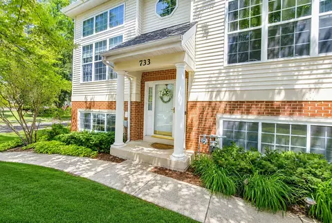 733 Pheasant Trl, Saint Charles, IL 60174