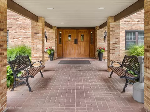 475 N Cass Ave #105, Westmont, IL 60559
