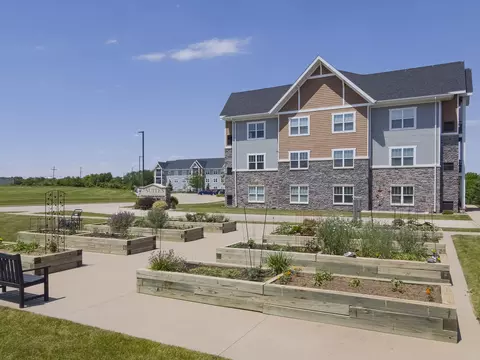2592 Middle Rd #313, Bettendorf, IA 52722