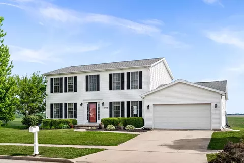 2708 Southlawn Dr, Bloomington, IL 61705
