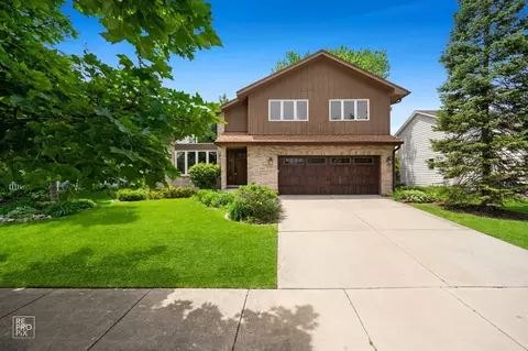 850 Young St, Lemont, IL 60439