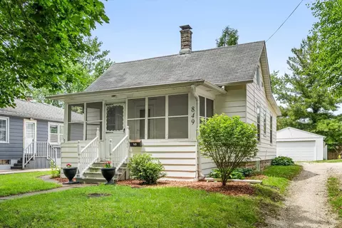849 N 11th St, Dekalb, IL 60115