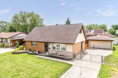 7049 W 91 St, Bridgeview, IL 60455