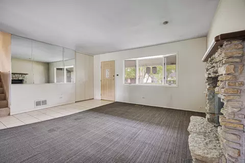 Living - 500 Audubon St, Hoffman Estates, IL 60169 photo 1 of 3