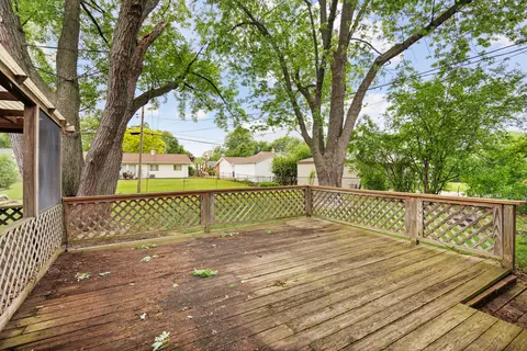 Exterior - 500 Audubon St, Hoffman Estates, IL 60169 photo 4 of 6