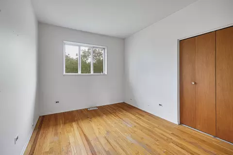 Bedroom - 500 Audubon St, Hoffman Estates, IL 60169 photo 2 of 3