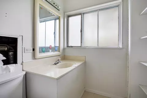 Bath - 500 Audubon St, Hoffman Estates, IL 60169 photo 2 of 3
