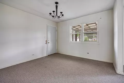 Living - 500 Audubon St, Hoffman Estates, IL 60169 photo 3 of 3