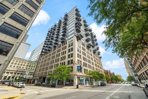 565 W Quincy St #904, Chicago, IL 60661