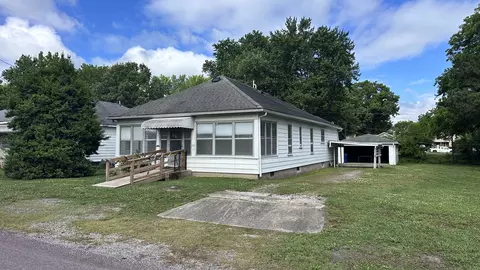 505 N Douglas St, West Frankfort, IL 62896