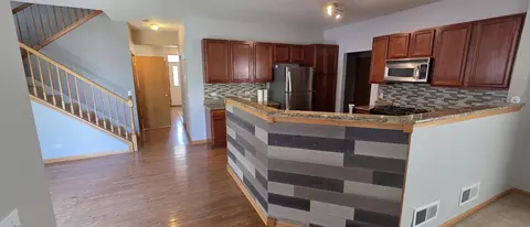 Kitchen - 697 Periwinkle Ln, Aurora, IL 60504 photo 4 of 7