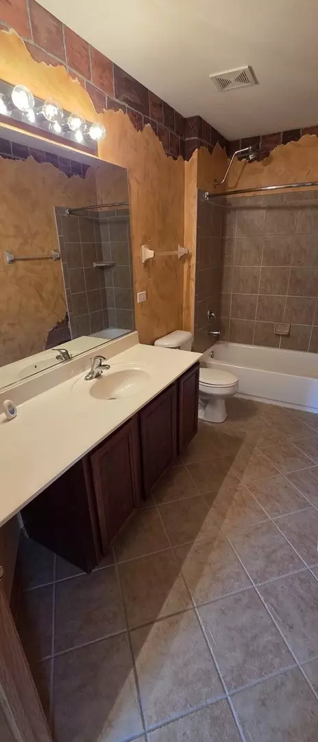 Bath - 697 Periwinkle Ln, Aurora, IL 60504 photo 5 of 8