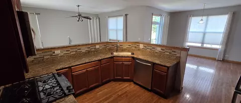 Kitchen - 697 Periwinkle Ln, Aurora, IL 60504 photo 3 of 7