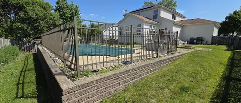 Exterior - 697 Periwinkle Ln, Aurora, IL 60504 photo 6 of 9