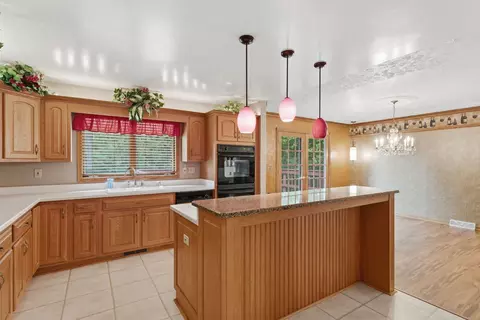 Kitchen - 3001 2nd St, Moline, IL 61265 photo 2 of 5