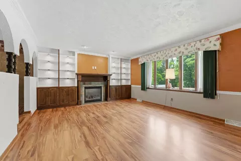 Living - 3001 2nd St, Moline, IL 61265 photo 1 of 4