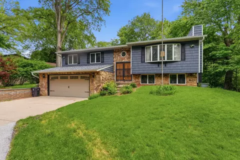 3001 2nd St, Moline, IL 61265