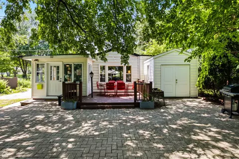 32 S Grant St, Westmont, IL 60559