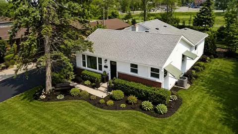 2814 Cardinal Dr, Rolling Meadows, IL 60008