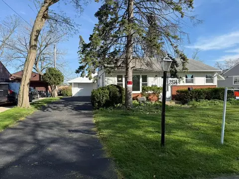 2814 Cardinal Dr, Rolling Meadows, IL 60008