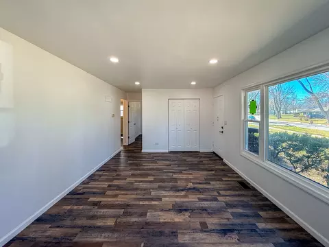 Living - 2814 Cardinal Dr, Rolling Meadows, IL 60008 photo 6 of 7