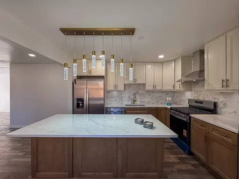 Kitchen - 2814 Cardinal Dr, Rolling Meadows, IL 60008 photo 3 of 4