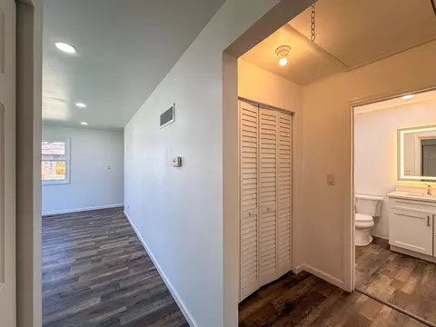 Entry Way - 2814 Cardinal Dr, Rolling Meadows, IL 60008 photo 2 of 5