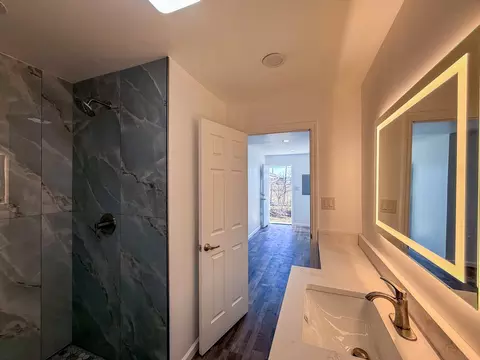 Bath - 2814 Cardinal Dr, Rolling Meadows, IL 60008 photo 2 of 6