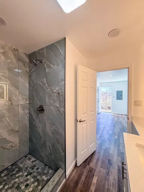 Bath - 2814 Cardinal Dr, Rolling Meadows, IL 60008 photo 3 of 6